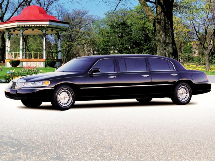 Lincoln Town Car Premier Limousine by Miller-Meteor '2000